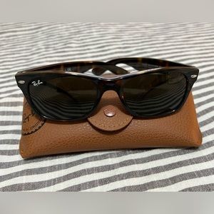 Rayban wayfarer, brown tortoise